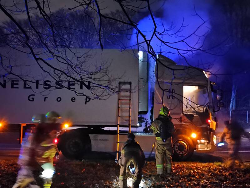 Flinke rookontwikkeling bij vrachtwagenbrand