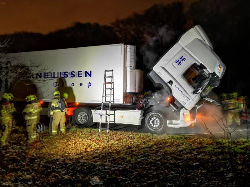 Flinke rookontwikkeling bij vrachtwagenbrand