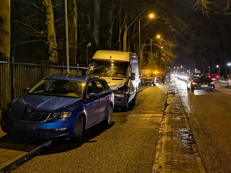 Vier autos betrokken bij kop-staartaanrijding