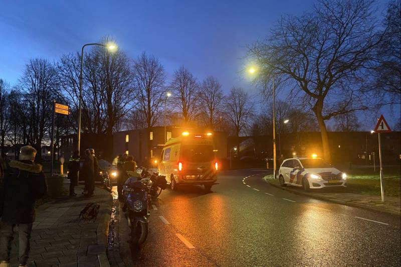 Bestuurder Mercedes laat fietser gewond achter