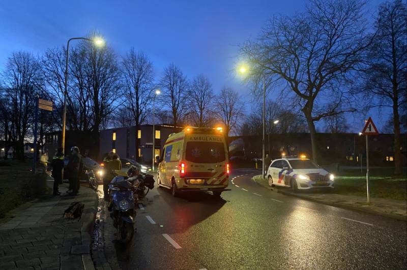 Bestuurder Mercedes laat fietser gewond achter