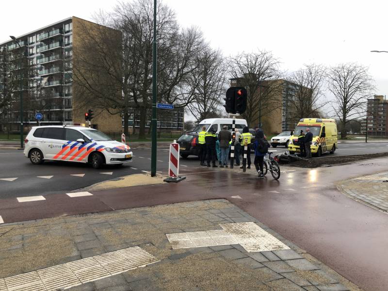 Scooterrijder gewond bij aanrijding op kruising