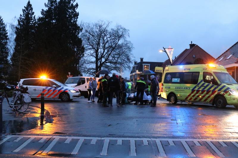 Fietsers met elkaar in botsing op kruising