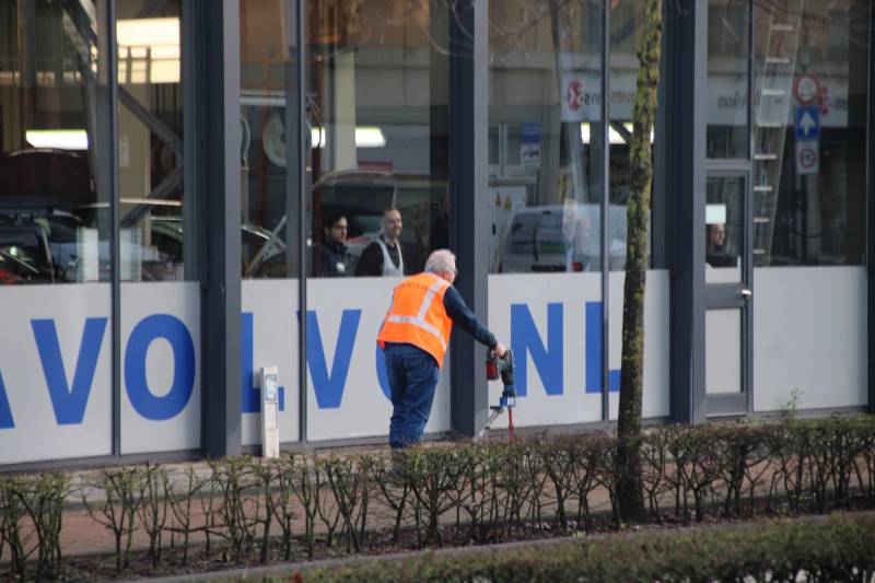 Gesprongen waterleiding zet straat onder water