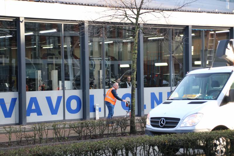 Gesprongen waterleiding zet straat onder water