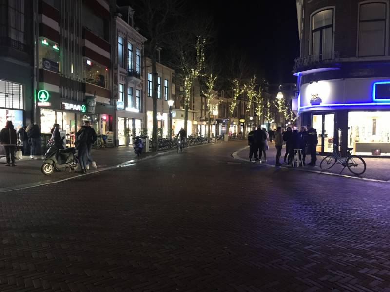 Scooterrijder komt in botsing met voetgangers