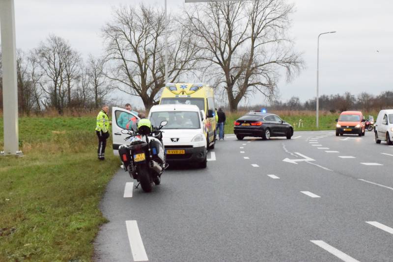 Bestuurder bestelbus gewond na ongeval