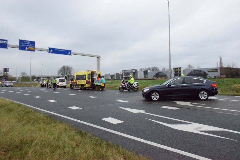 Bestuurder bestelbus gewond na ongeval
