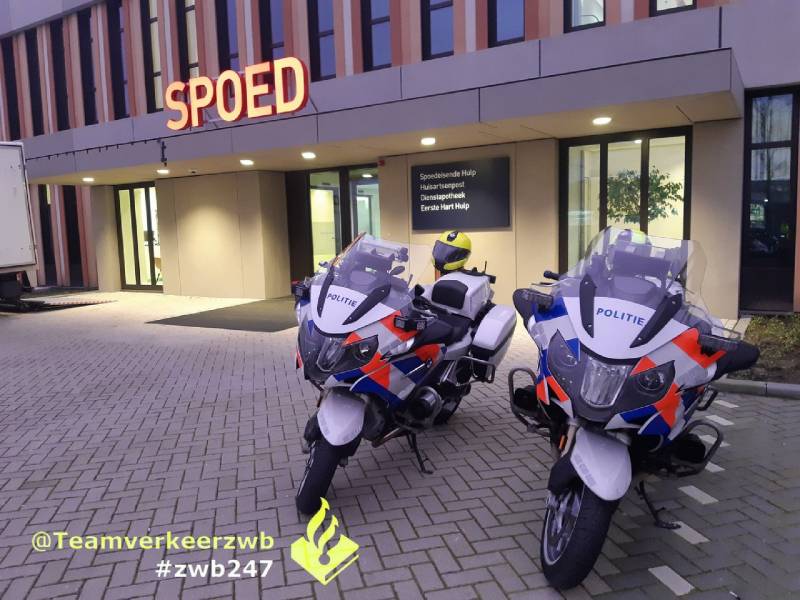 Bestuurster onder invloed knalt tegen vangrails