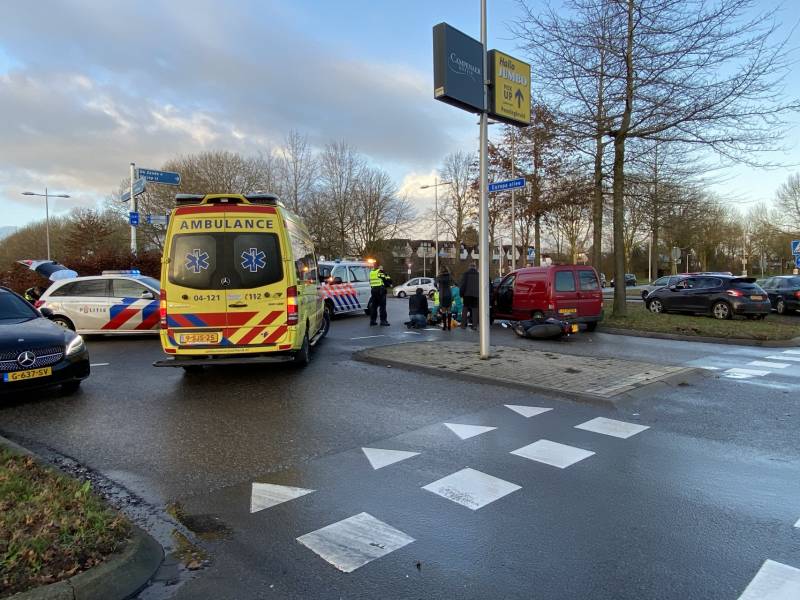 Twee gewonden na aanrijding met bestelbusje