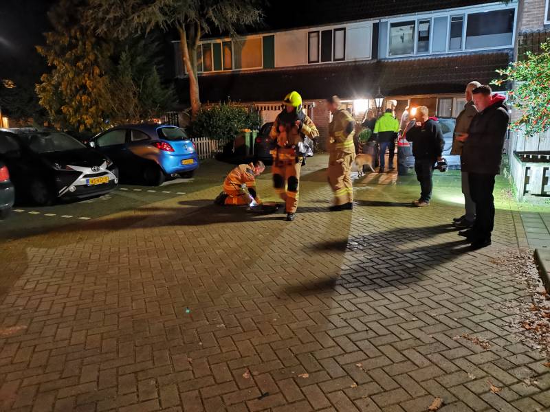 Bewoners ruiken benzinelucht, brandweer doet onderzoek