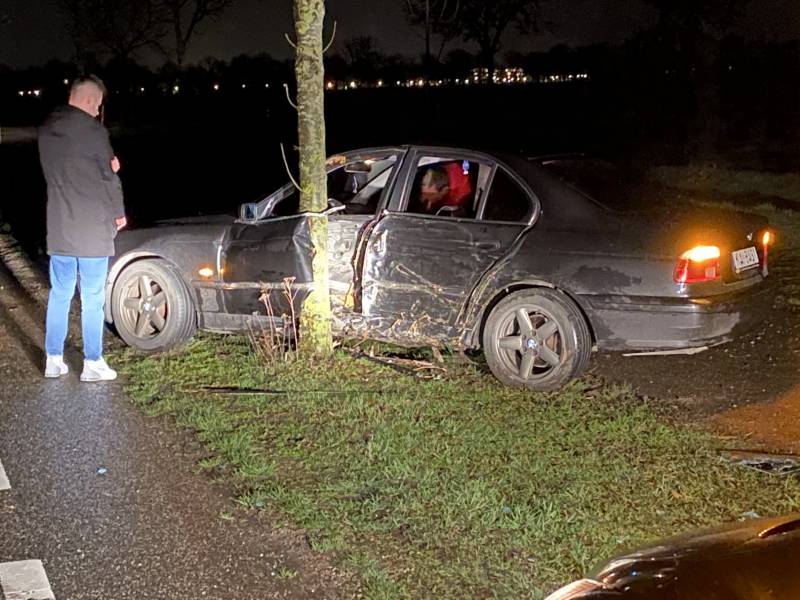 Auto flink beschadigd na eenzijdige aanrijding