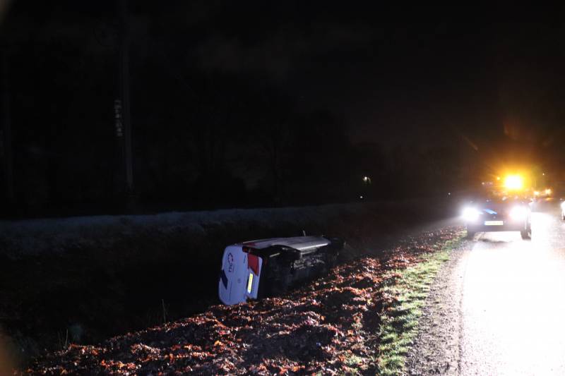 Beschonken bestuurder belandt in sloot en raakt rijbewijs kwijt