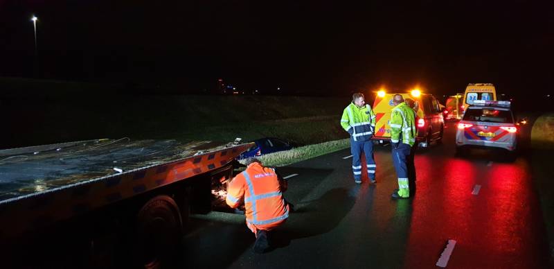 Personenauto belandt in de sloot