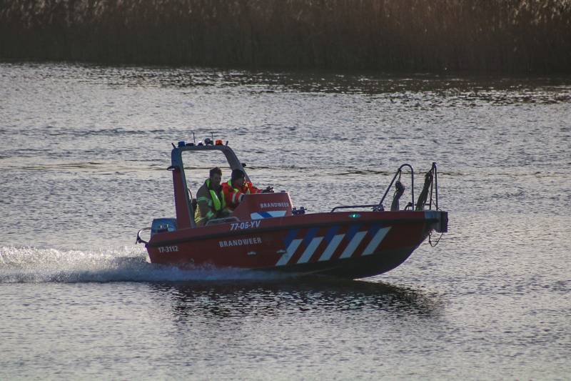 Zoekactie na mogelijk persoon te water bij waterzuivering