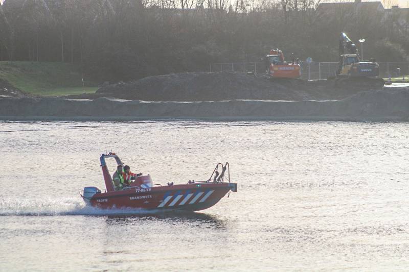 Zoekactie na mogelijk persoon te water bij waterzuivering