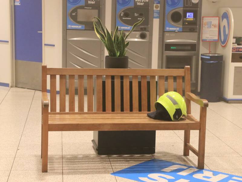 Supermarkt Hoogvliet vol rook na mogelijk brand