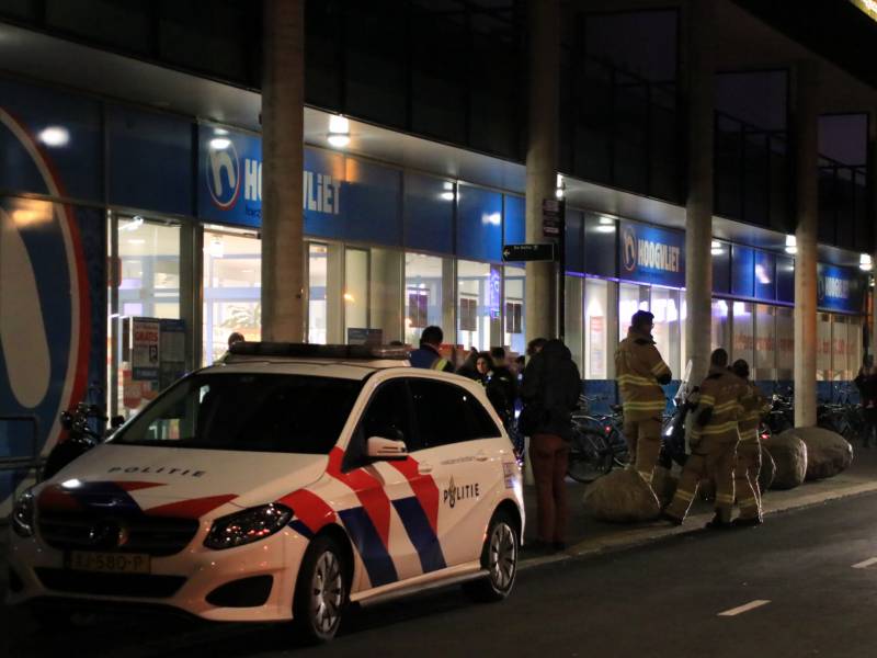 Supermarkt Hoogvliet vol rook na mogelijk brand