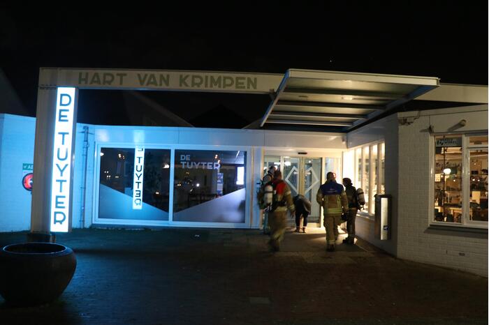 Brandweer onderzoekt brandmelding in ontmoetingscentrum de Tuyter
