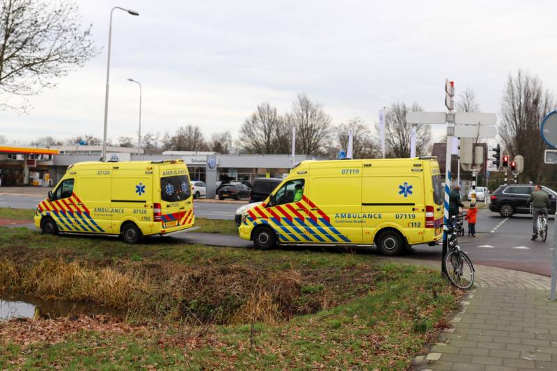 Oudere man valt van e-bike en raakt gewond