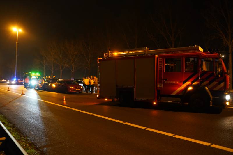 Snelweg afgesloten na kop-staart aanrijding