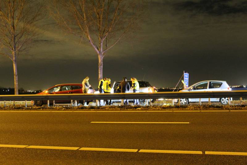 Snelweg afgesloten na kop-staart aanrijding