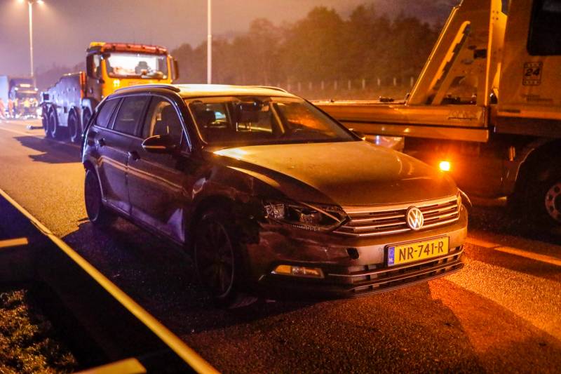 Enorme ravage na ongeval met vrachtwagen