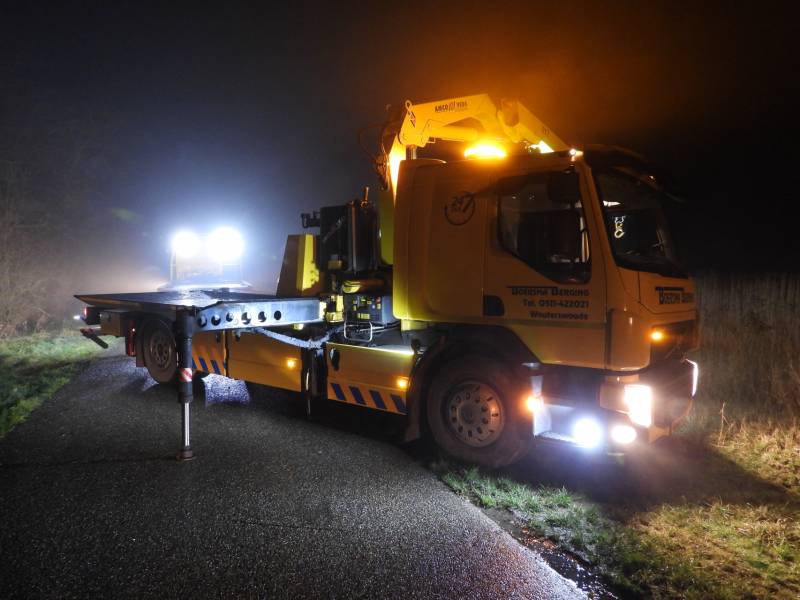Personenauto belandt in sloot
