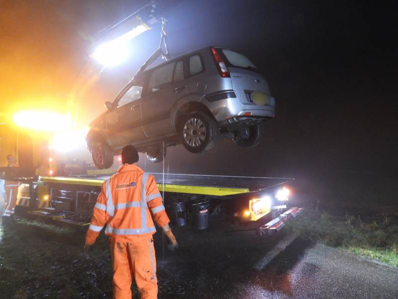 Personenauto belandt in sloot