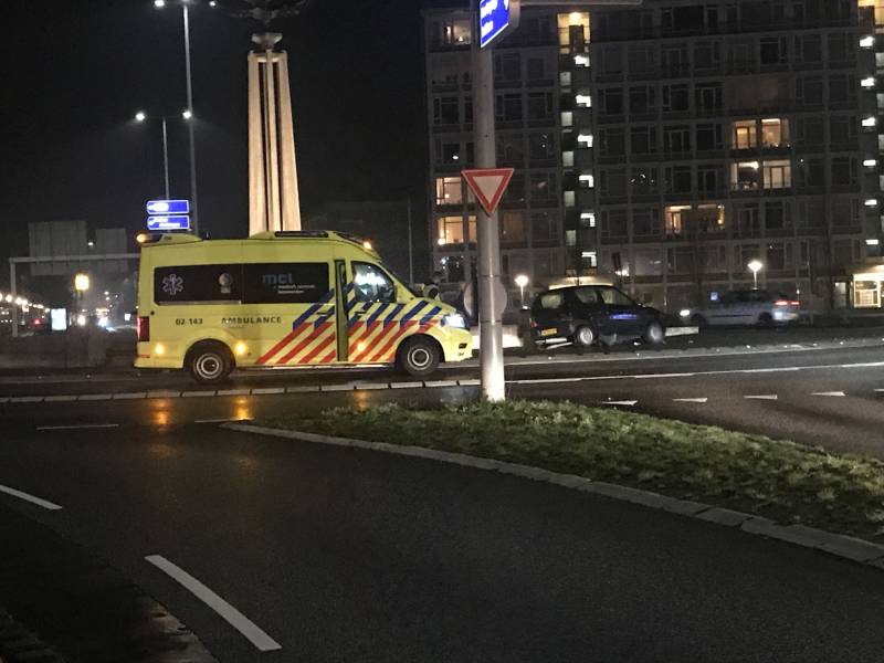 Schade na eenzijdige aanrijding op rotonde