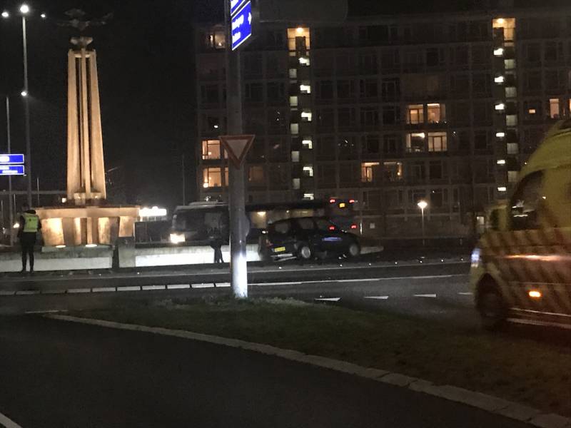 Schade na eenzijdige aanrijding op rotonde