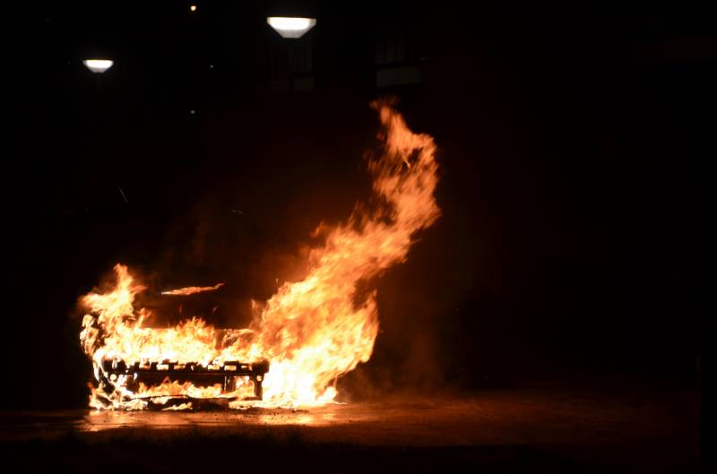 Auto verwoest door brand