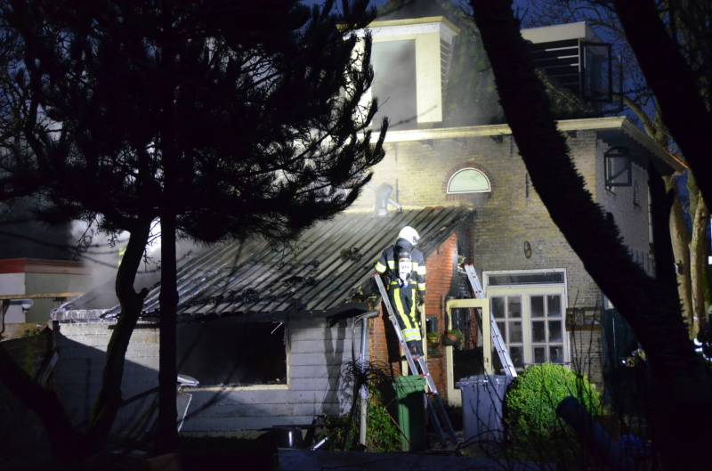 Veel schade na uitslaande woningbrand