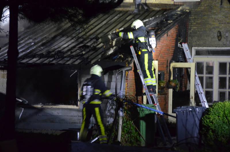 Veel schade na uitslaande woningbrand