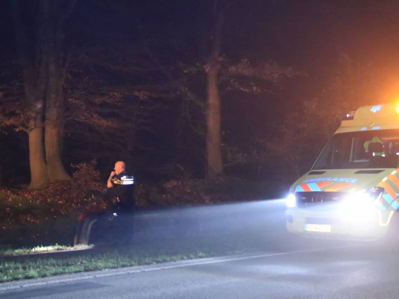 Auto belandt in de sloot