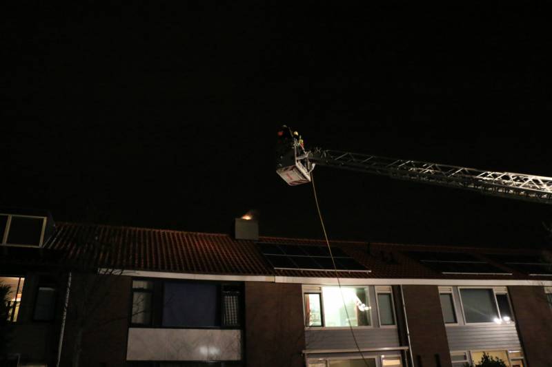 Flinke brand in schoorsteen geblust