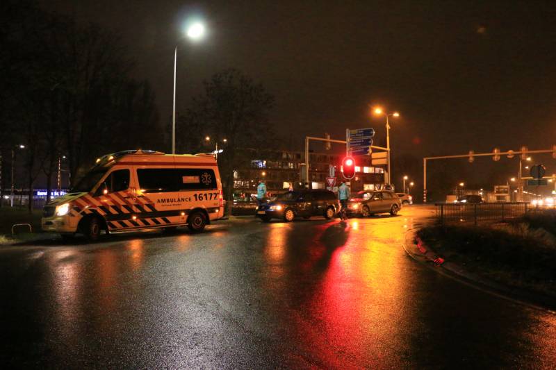 Schade na botsing tussen twee personenautos