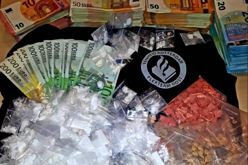 Cash en drugs verstopt in kruipruimte woning