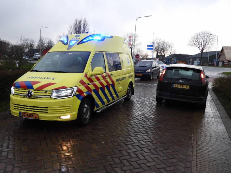 E-bikester gewond na botsing met auto