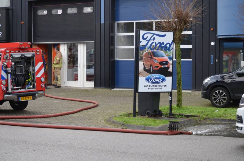 Wateroverlast bij vuurwerkwinkel