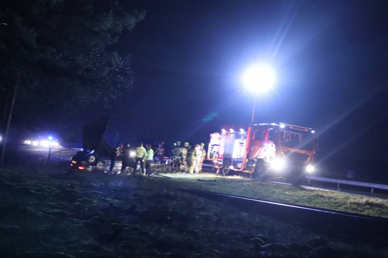 Bestuurder gewond en auto op de kop op afrit