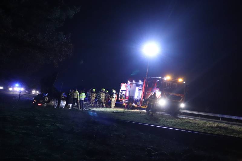 Bestuurder gewond en auto op de kop op afrit