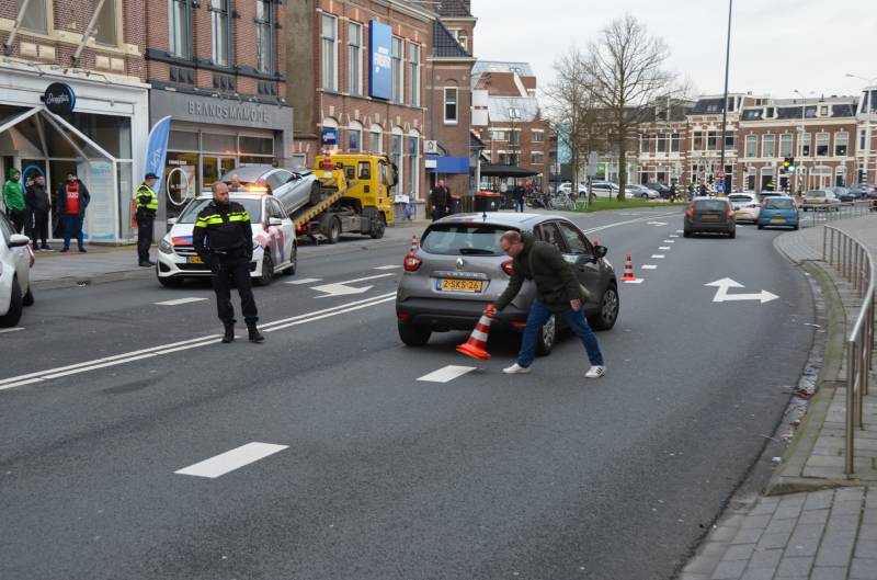 Veel schade bij aanrijding tussen twee auto's
