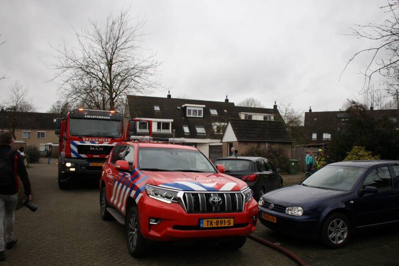 Brand in schuur achter woning