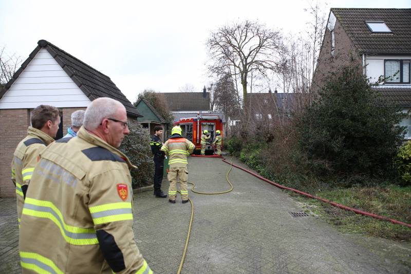 Brand in schuur achter woning