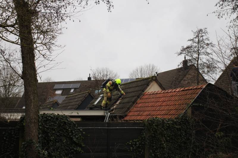 Brand in schuur achter woning