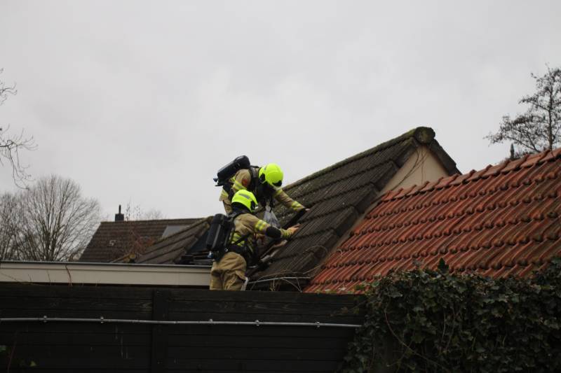 Brand in schuur achter woning