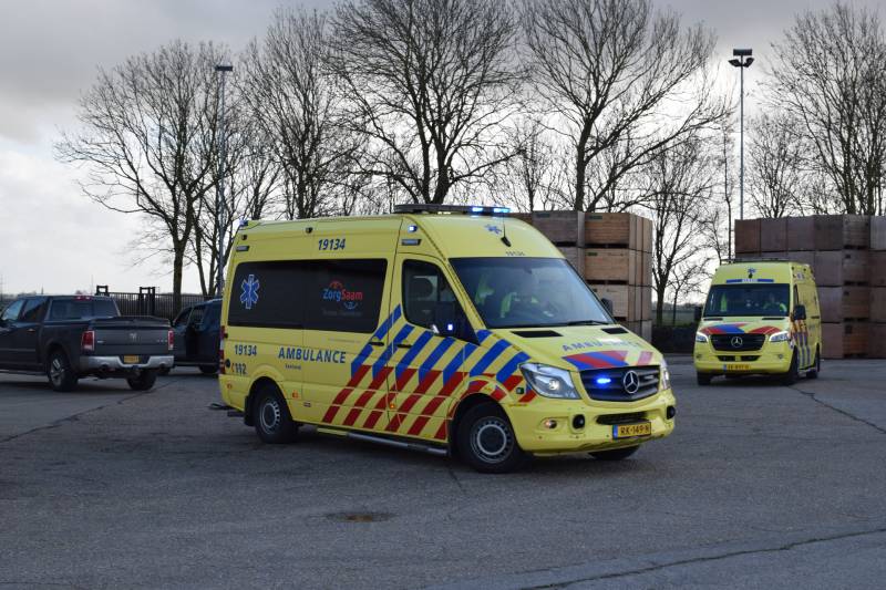 Persoon zwaargewond na ongeval in loods
