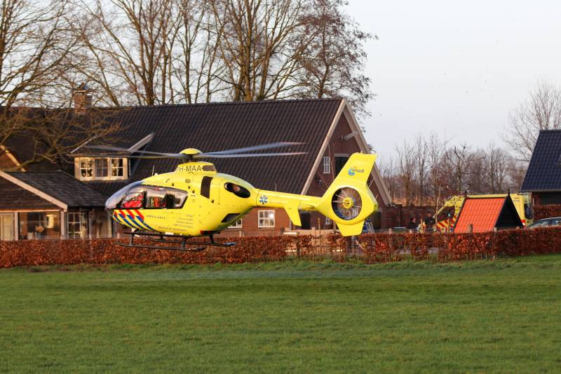 Traumahelikopter landt voor zwaargewonde jongen