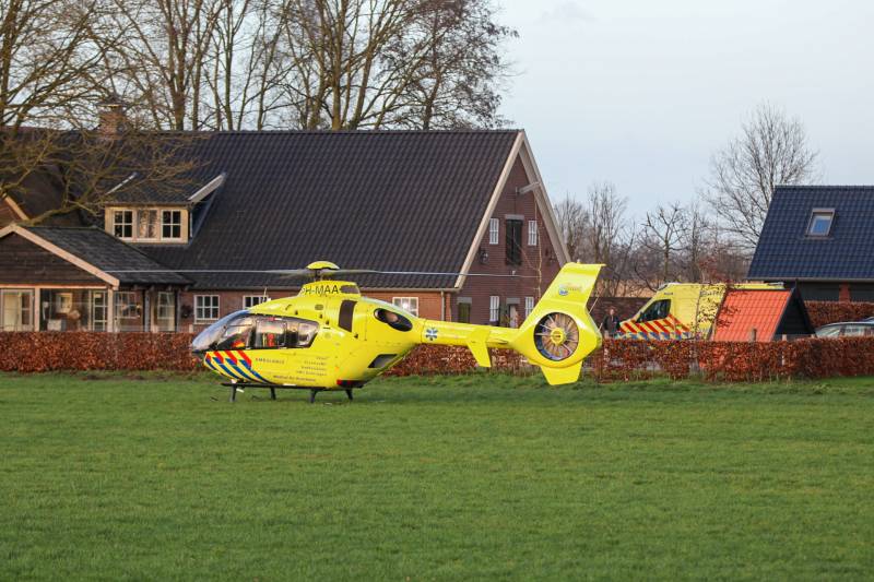 Traumahelikopter landt voor zwaargewonde jongen
